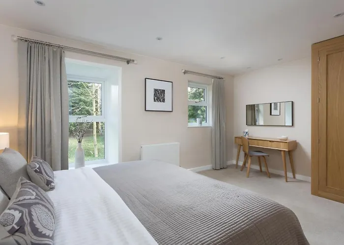 12 Pear Tree House